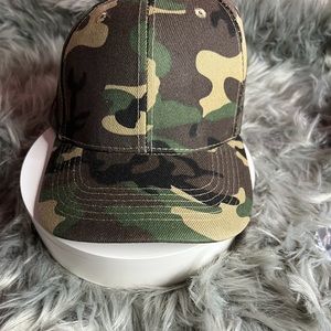 Multicolor camouflage hat Brand new in great condition